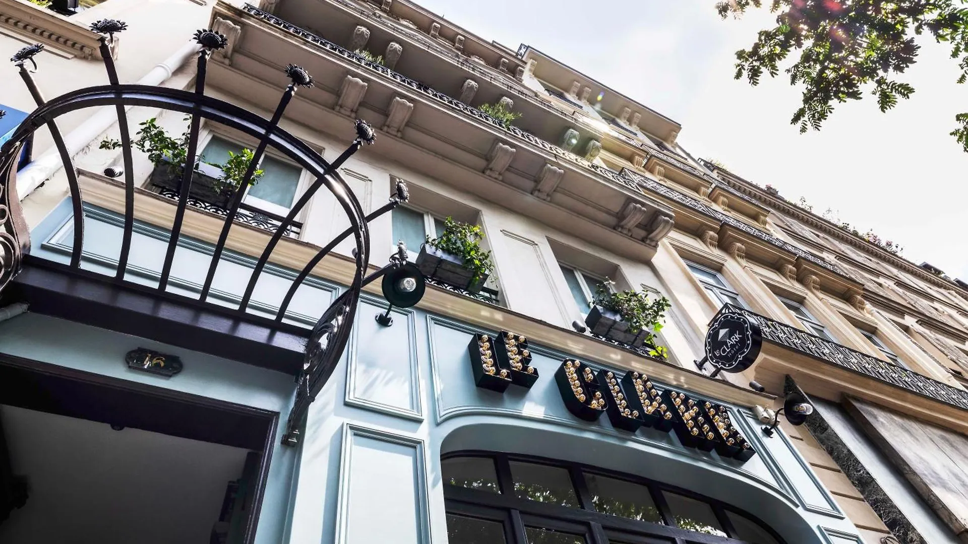 Le Clark Paris